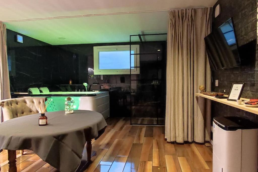 Studio Paisible Et Balneo Vezin-le-Coquet Luaran gambar