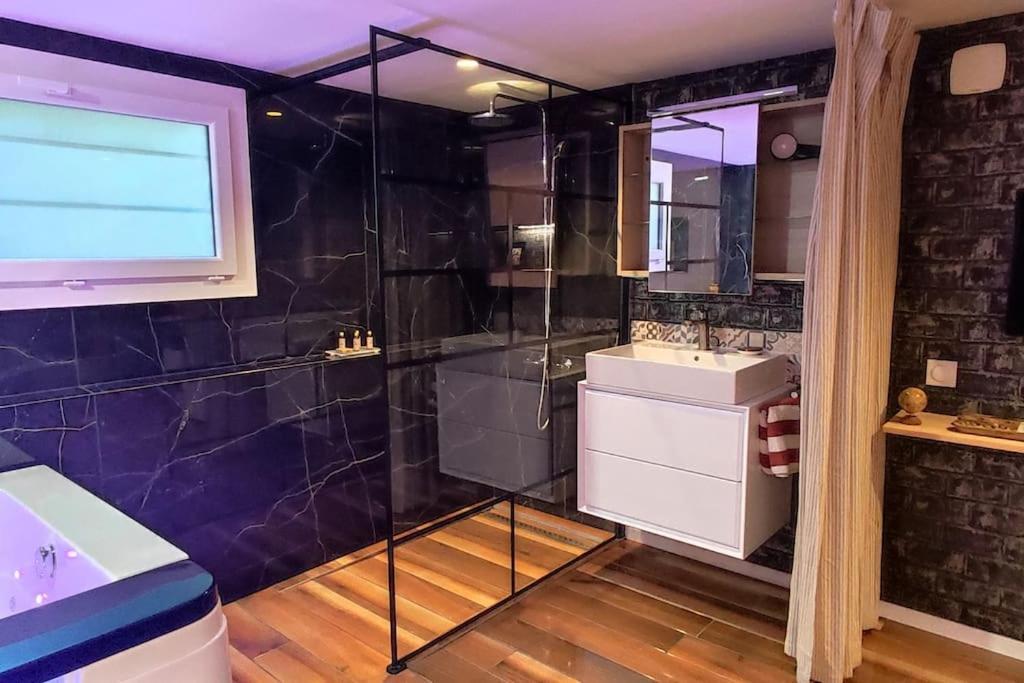 Studio Paisible Et Balneo Vezin-le-Coquet Luaran gambar
